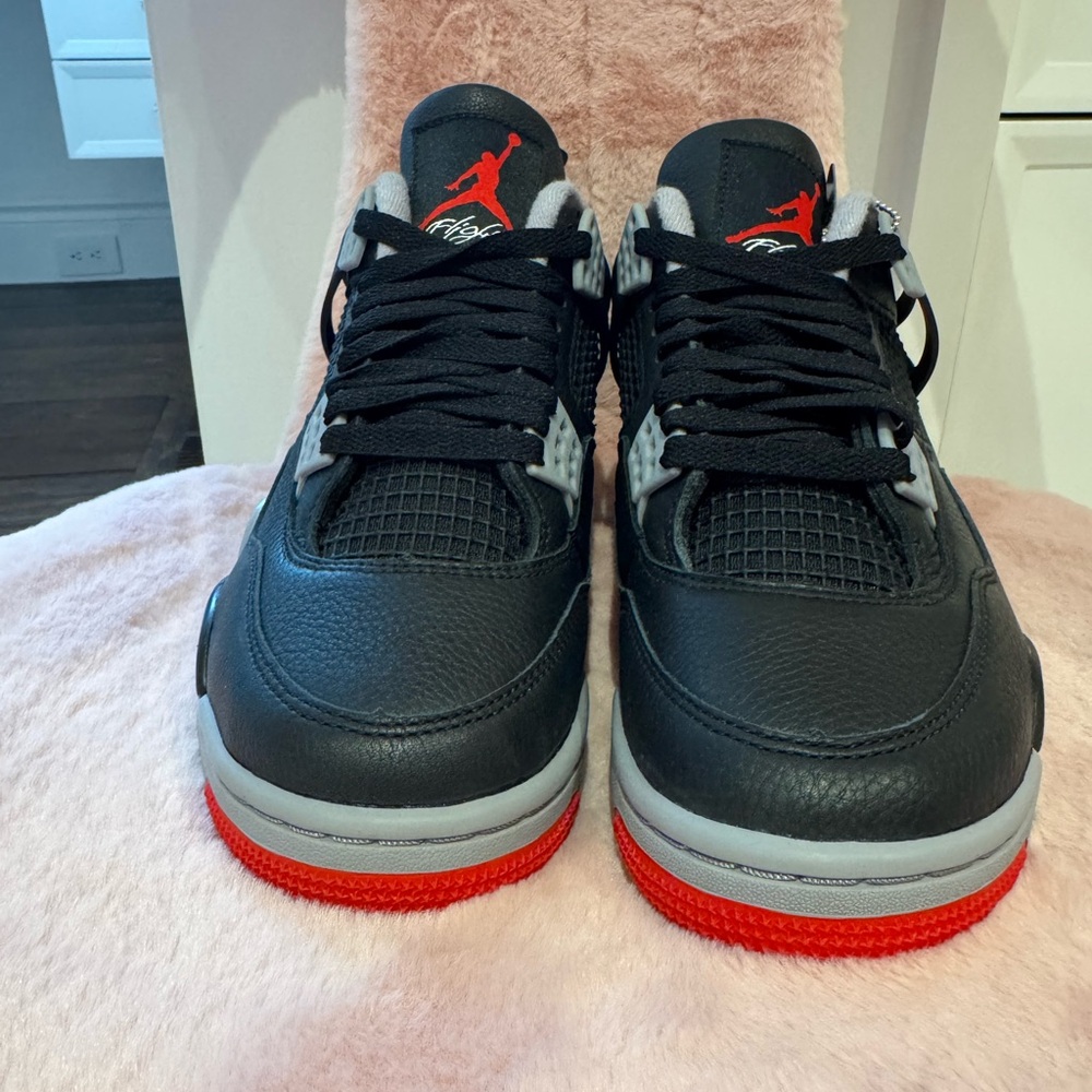 ⭐️ Never Worn Nike Air Jordan 4 Retro ⭐️